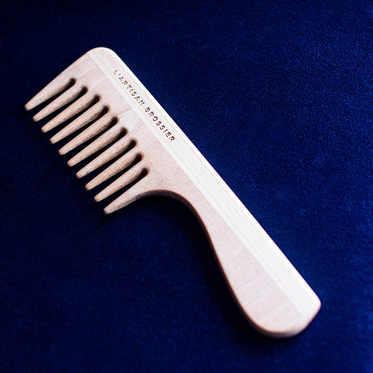 L'Artisan Brossier Beechwood Handled Comb