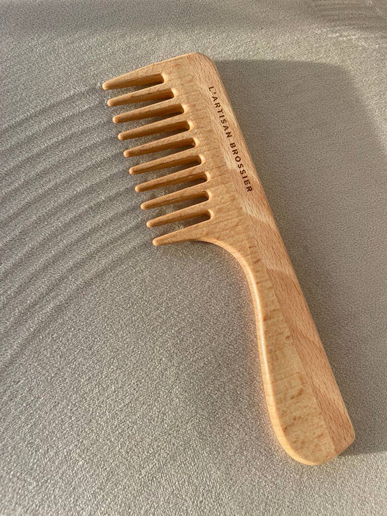 L&#39;Artisan Brossier Beechwood Handled Comb