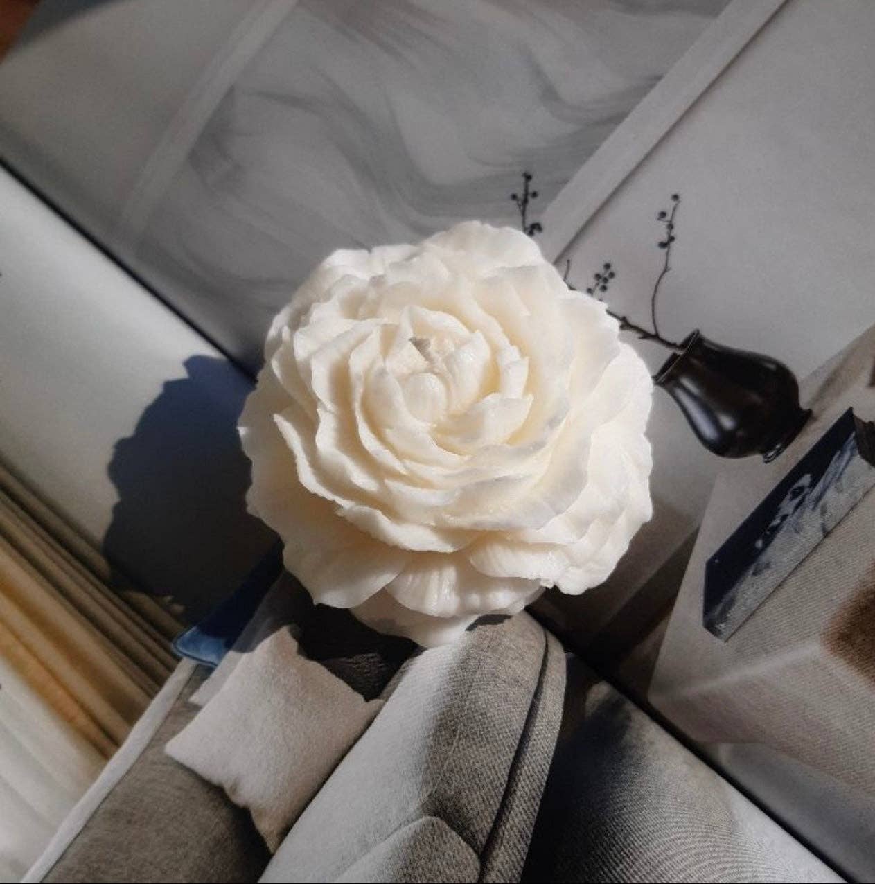 Peony candle